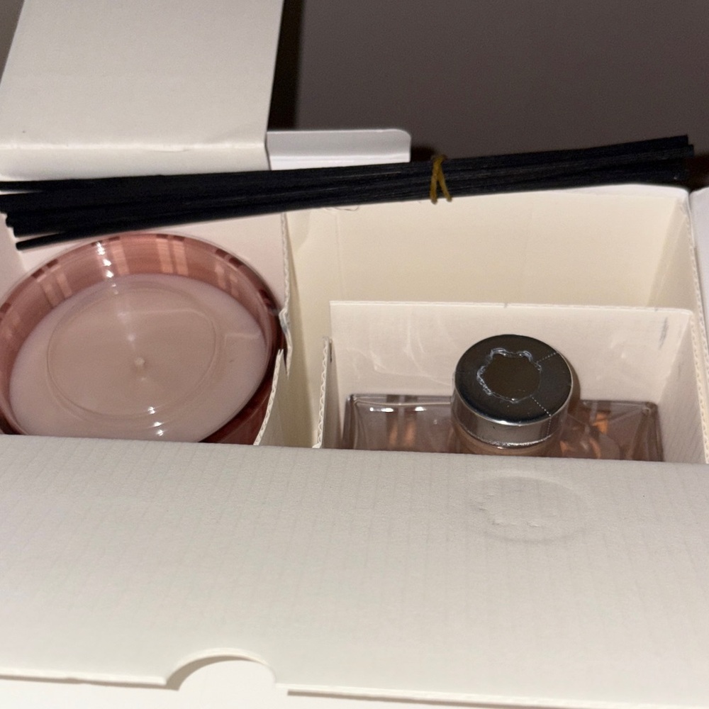 NEST Fragrances Himalayan Salt and Rosewater Candle & Diffuser Set - Picture 2 of 6